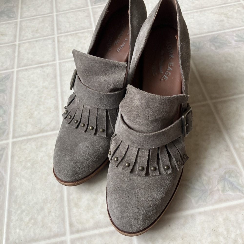 Kork-Ease Prim Mosto Suede Kiltie Pumps Twee Academia Cottagecore 9 1/2 Leather